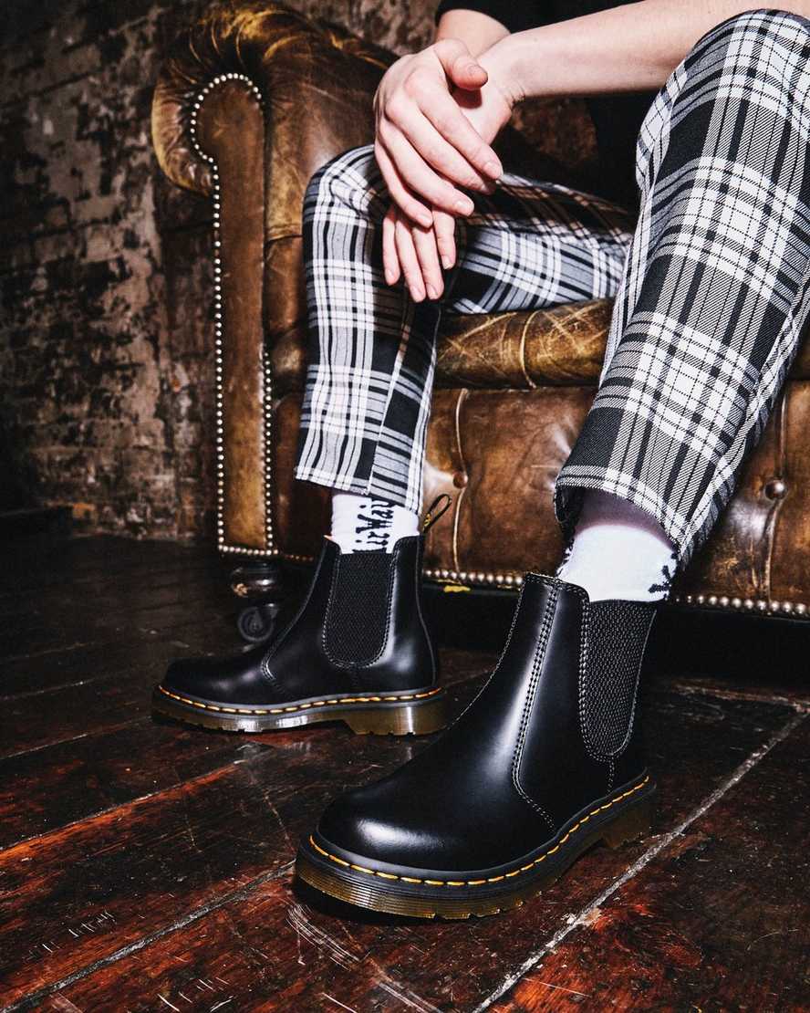 black dr martens 2976 smooth womens chelsea boots