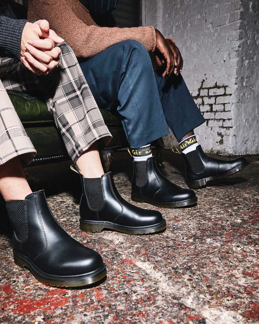 black dr martens 2976 smooth womens chelsea boots